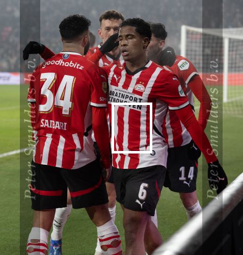 Eindhoven 14 Januari 2025 KNVB Beker PSV-Excelsior. Eindstand 5-4 (Verlenging)
Ismael Sabari scoort in de laatste seconde van de wedstrijd 3-3 en wordt gefeliciteerd door zijn kollega\'s Ryan Flamingo Ricardo Pepi Luuk de Jong en Ivan Perisic
Foto Jan Hoogsteen