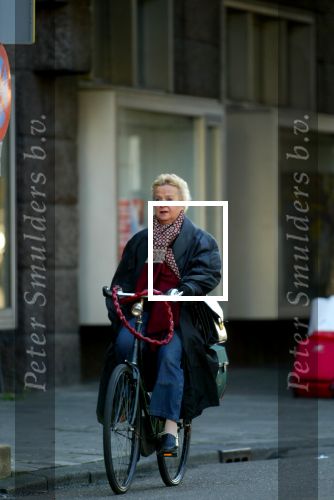 Amsterdam 28 november 2003
Judith Bosch boodschappen doen op fiets