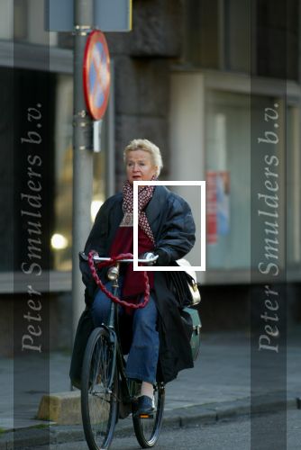 Amsterdam 28 november 2003
Judith Bosch boodschappen doen op fiets