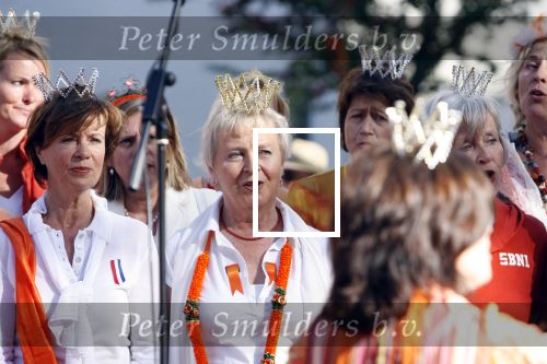 Amsterdam 30 april 2007
Het koninginnekoor met Ati Dijckmeester Judith Bosch en de moeder van Renee Vervoorn zingen tijdens koninginnedag.