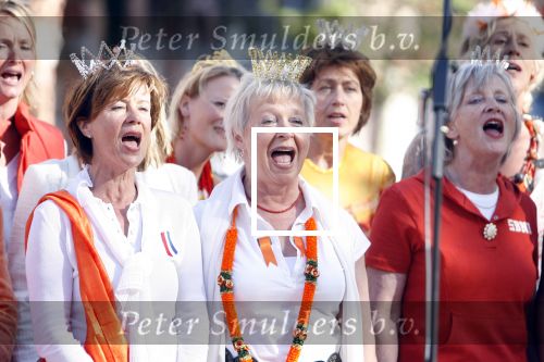 Amsterdam 30 april 2007
Het koninginnekoor met Ati Dijckmeester Judith Bosch en de moeder van Renee Vervoorn zingen tijdens koninginnedag.