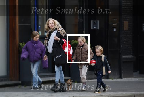 Amsterdam 7 januari 2025
Kimberly Klaver met kinderen op straat in Amsterdam zuid