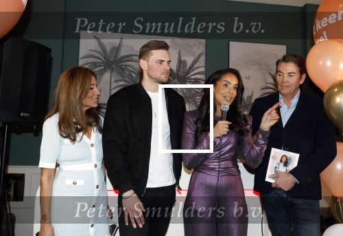 Amsterdam 8 januari 2025
Boekpresentatie Dyantha Brooks in het College Hotel . Patty Brard Bart Ettekoven en Dyantrha Brooks