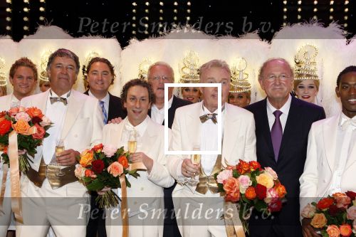 Utrecht 4 november 2007
Premiere Andre v Duin Revue met Ron Brandsteder in Beatrix theater. Ferry de Groot met Erwin v Lambaart Guus Verstraete en Joop v d Ende
Peter Smulders bv