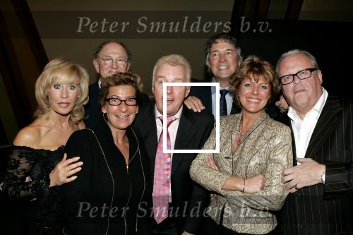 Amsterdam 26 november 2004
Premiere Andre v Duin in Carre
Joop v d Ende en Andre v Duin Joke Bruys Janine v d Ende Simone Kleinsma Guus Verstraete en Ron Brandsteder
Peter Smulders bv