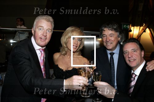 Amsterdam 26 november 2004
Premiere Andre v Duin in Carre
Joke Bruys en Andre v Duin en Ron Brandsteder  en Jan Rietman
Peter Smulders bv