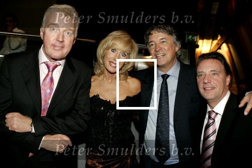 Amsterdam 26 november 2004
Premiere Andre v Duin in Carre
Joke Bruys en Andre v Duin en Ron Brandsteder  en Jan Rietman
Peter Smulders bv