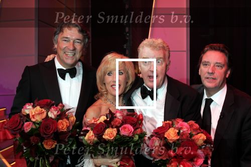 Amsterdam 26 november 2004
Premiere Andre v Duin in Carre
Andre v Duin Joke Bruys Ron Brandsteder en Jan Rietman
Peter Smulders bv