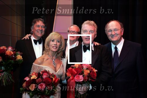 Amsterdam 26 november 2004
Premiere Andre v Duin in Carre
Andre v Duin Joke Bruys Ron Brandsteder Joop v d Ende en Guus Verstraete
Peter Smulders bv