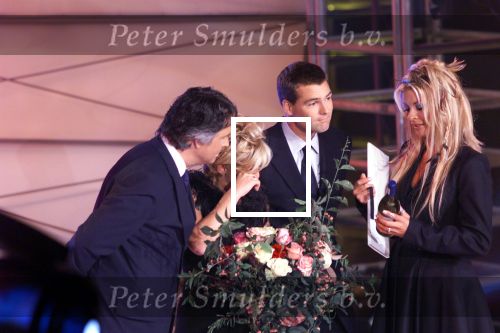 Aalsmeer 2 oktober 1999
RTL feest 10 jaar bestaan

Afscheid Caroline Tensen van RTL verder op de foto Reinout Oerlemans, Manuela Kemp en Ron Brandsteder

PETER SMULDERS BV