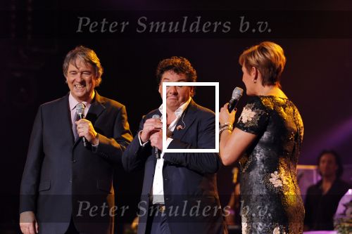 Amsterdam 2 november 2010
Rene Froger viert zijn 50e verjaardag met collega artiesten en vrienden in Carre.
oa Karin Bloemen Danny de Munk Ruth Jacoth Wesley Jeroen v d Boom Grant en Forsyth Thomas Berge Frans Bauer Linda de Mol Peter paul Muller Glennis GraceCarel Kraaijenhof en zoon Danny treden op. Caroline Tensen en Ron Brandsteder presenteren de avond.
Peter Smulders bv