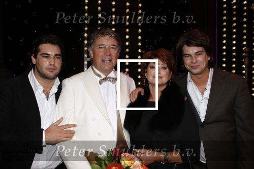 Utrecht 4 november 2007
Premiere Andre v Duin Revue met Ron Brandsteder in Beatrix theater. Ron met  Yvonne Brandsteder Rick en Bob
Peter Smulders bv