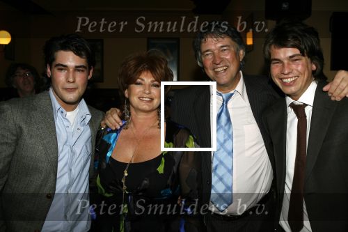 Amsterdam 11 februari 2006
Premiere Andre v Duin in Rai .
Ron Brandsteder met Yvonne en zijn kinderen Rick en Robert
Peter Smulders bv