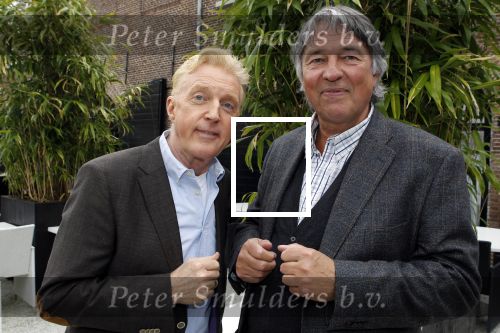 Naarden 18 maart 2010
Surprise feestje voor ivo niehe ivm 35 jaar werken voor de tros bij het arsenaal.Andre v Duin en Ron Brandsteder
Peter Smulders bv