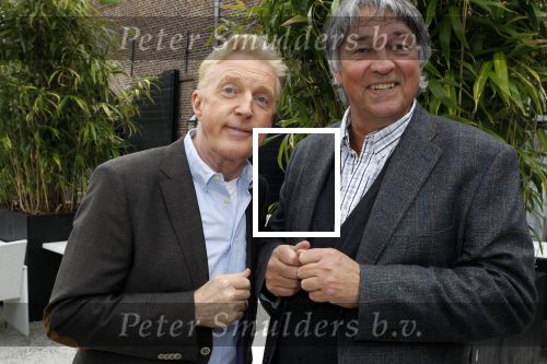 Naarden 18 maart 2010
Surprise feestje voor ivo niehe ivm 35 jaar werken voor de tros bij het arsenaal.Andre v Duin en Ron Brandsteder
Peter Smulders bv