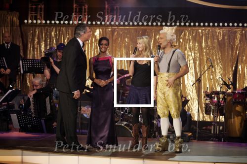 Hoofddorp 12 december 2005
Dancing with the stars met Lieke v Lexmond, Hans Klok, Tatjana,Christijan Albers,Catharine Keyl, Ernst Daniel Smid,Marit v Bohemen en Bas Muijs.
Ron Brandsteder en Sylvana Simons
Peter Smulders bv