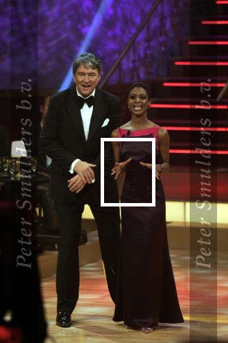 Hoofddorp 12 december 2005
Dancing with the stars met Lieke v Lexmond, Hans Klok, Tatjana,Christijan Albers,Catharine Keyl, Ernst Daniel Smid,Marit v Bohemen en Bas Muijs.
Ron Brandsteder en Sylvana Simons
Peter Smulders bv