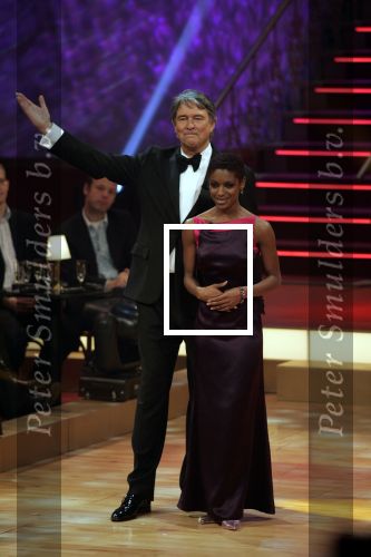Hoofddorp 12 december 2005
Dancing with the stars met Lieke v Lexmond, Hans Klok, Tatjana,Christijan Albers,Catharine Keyl, Ernst Daniel Smid,Marit v Bohemen en Bas Muijs.
Ron Brandsteder en Sylvana Simons
Peter Smulders bv