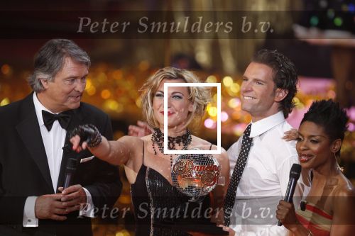 Hilversum 13 mei 2006
Finale Dancing with the stars.
Winnaars Barbara de Loor met danspartner Markus. Ron Brandsteder en Sylvana Simons
Peter Smulders bv