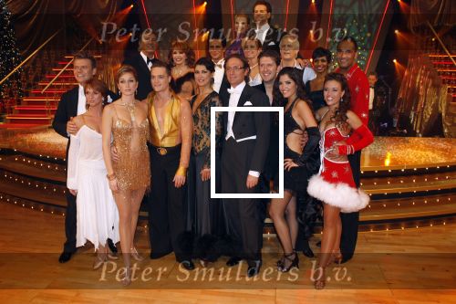 Hilversum 14 december 2006
Opnames Dancing with the stars. Ron Brandsteder en Sylvana Simons. Bastiaan Ragas Eric v Tijn Arnold Vanderleyde Anita Witsier Yolanthe Kabau v Karsbergen Patricia Paay Do zangeres en Wilbert Gieske
Peter Smulders bv
