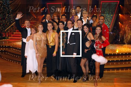 Hilversum 14 december 2006
Opnames Dancing with the stars. Ron Brandsteder en Sylvana Simons. Bastiaan Ragas Eric v Tijn Arnold Vanderleyde Anita Witsier Yolanthe Kabau v Karsbergen Patricia Paay Do zangeres en Wilbert Gieske
Peter Smulders bv