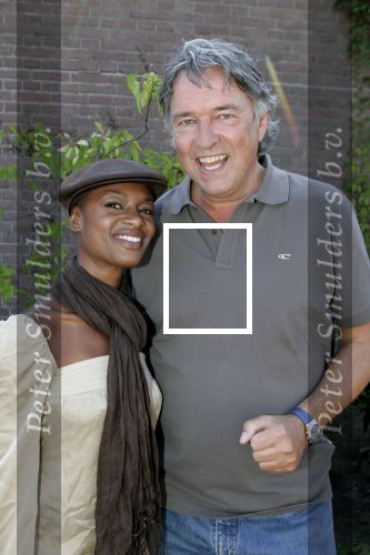 Amsterdam 17 augustus 2005
Perspresentatie rtl bij restaurant Rijk v Amsterdam.
Sylvana Simons en Ron Brandsteder
Peter Smulders bv