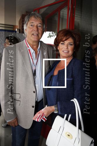 Amsterdam 3 juli 2013
Sjaak Swart 75 jaar . Hij viert dat met een wedstrijd met oud ajax spelers in het Olympisch stadion. Ron en Yvonne Brandsteder
Peter Smulders bv
