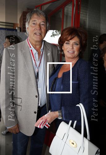 Amsterdam 3 juli 2013
Sjaak Swart 75 jaar . Hij viert dat met een wedstrijd met oud ajax spelers in het Olympisch stadion. Ron en Yvonne Brandsteder
Peter Smulders bv