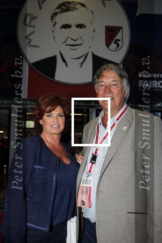 Amsterdam 3 juli 2013
Sjaak Swart 75 jaar . Hij viert dat met een wedstrijd met oud ajax spelers in het Olympisch stadion. Ron en Yvonne Brandsteder
Peter Smulders bv