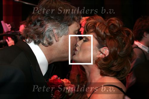 Amsterdam 26 november 2004
Premiere Andre v Duin in Carre
Ron Brandsteder met Yvonne Brandsteder kussend 
Peter Smulders bv