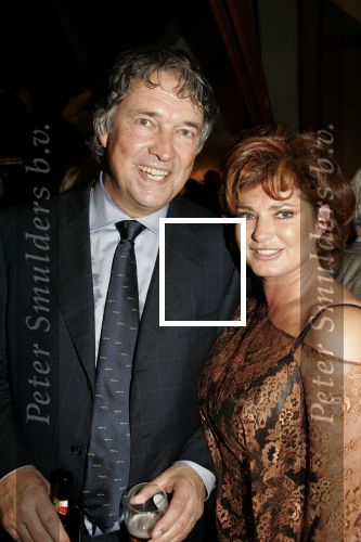Amsterdam 26 november 2004
Premiere Andre v Duin in Carre
Ron Brandsteder met vrouw Yvonne  
Peter Smulders bv