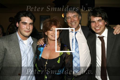 Amsterdam 11 februari 2006
Premiere Andre v Duin in Rai .
Ron Brandsteder met Yvonne en zijn kinderen Rick en Robert
Peter Smulders bv