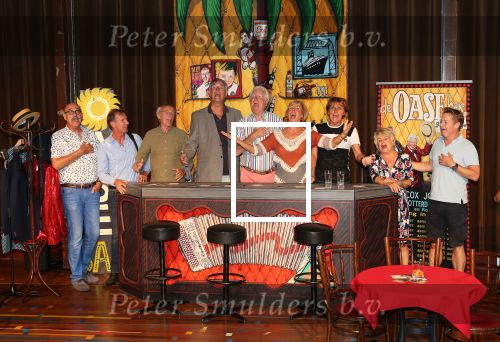 Rotterdam, 29 Augustus 2017 Persvoorstelling OASE Bar
met o.a. Joke Bruijs, Ron Brandsteder, Gerard Cox, Jacques Herb, Mini en Maxi, Jenny Arean, Bastiaan Ragas en Tony Neef.