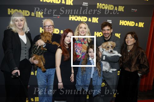 Amsterdam 6 januari 2025
Premiere Hond en ik in het vondelparkpaviljoen . De cast met oa Egbert jan Weeber Jelka v Houten Dick v d Toorn Rhoda Nova Wilting Loet Janssen Nadja Hupscher Jolke Tjalsma en hoofdrolspeler Pepper