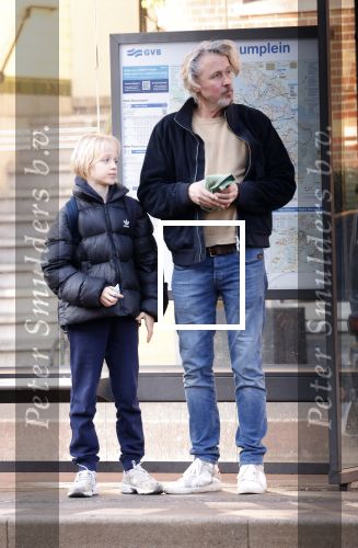 Amsterdam 20 januari 2026
Daan Schuurmans met zijn zoon op de tram aan het wachten . Daarna reden ze naar hun nieuwe huis .