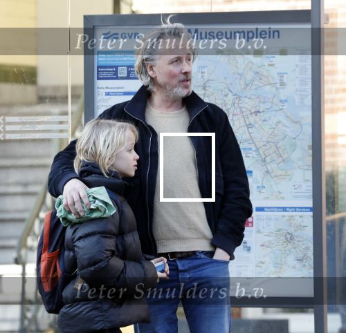 Amsterdam 20 januari 2026
Daan Schuurmans met zijn zoon op de tram aan het wachten . Daarna reden ze naar hun nieuwe huis .