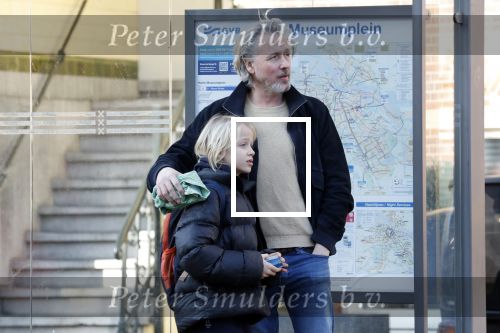 Amsterdam 20 januari 2026
Daan Schuurmans met zijn zoon op de tram aan het wachten . Daarna reden ze naar hun nieuwe huis .