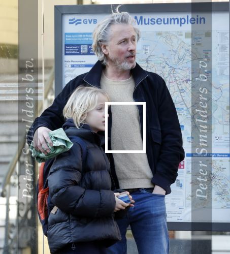 Amsterdam 20 januari 2026
Daan Schuurmans met zijn zoon op de tram aan het wachten . Daarna reden ze naar hun nieuwe huis .