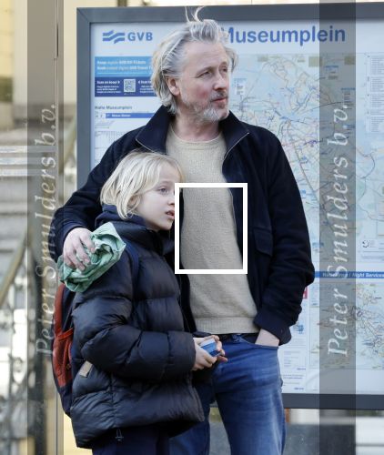 Amsterdam 20 januari 2026
Daan Schuurmans met zijn zoon op de tram aan het wachten . Daarna reden ze naar hun nieuwe huis .