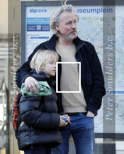 Amsterdam 20 januari 2026
Daan Schuurmans met zijn zoon op de tram aan het wachten . Daarna reden ze naar hun nieuwe huis .