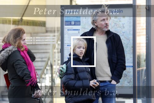 Amsterdam 20 januari 2026
Daan Schuurmans met zijn zoon op de tram aan het wachten . Daarna reden ze naar hun nieuwe huis .