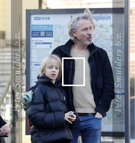 Amsterdam 20 januari 2026
Daan Schuurmans met zijn zoon op de tram aan het wachten . Daarna reden ze naar hun nieuwe huis .