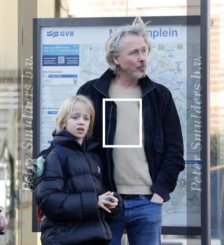 Amsterdam 20 januari 2026
Daan Schuurmans met zijn zoon op de tram aan het wachten . Daarna reden ze naar hun nieuwe huis .
