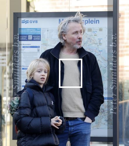 Amsterdam 20 januari 2026
Daan Schuurmans met zijn zoon op de tram aan het wachten . Daarna reden ze naar hun nieuwe huis .