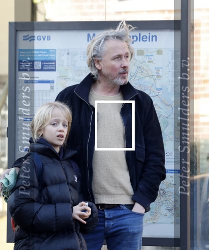 Amsterdam 20 januari 2026
Daan Schuurmans met zijn zoon op de tram aan het wachten . Daarna reden ze naar hun nieuwe huis .