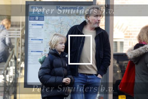 Amsterdam 20 januari 2026
Daan Schuurmans met zijn zoon op de tram aan het wachten . Daarna reden ze naar hun nieuwe huis .