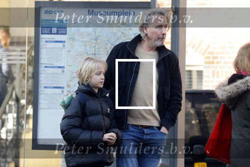 Amsterdam 20 januari 2026
Daan Schuurmans met zijn zoon op de tram aan het wachten . Daarna reden ze naar hun nieuwe huis .