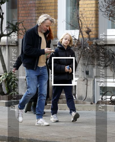 Amsterdam 20 januari 2026
Daan Schuurmans met zijn zoon op de tram aan het wachten . Daarna reden ze naar hun nieuwe huis .