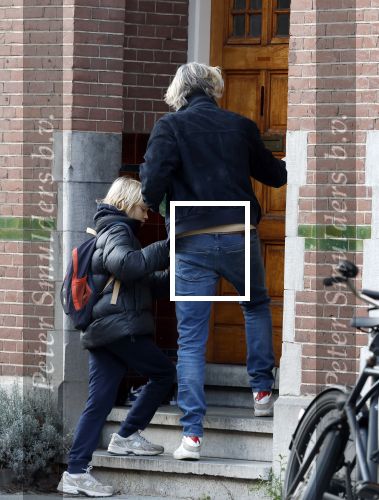 Amsterdam 20 januari 2026
Daan Schuurmans met zijn zoon op de tram aan het wachten . Daarna reden ze naar hun nieuwe huis .