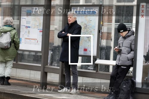 Amsterdam 12 januari 2026
Hans v Willigenburg in het centrum van Amsterdam en wachtend op de tram.